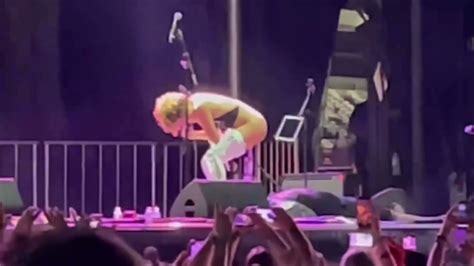 ice spice peeing|Rock Band Frontwoman Pees on Fans Face During Show,。